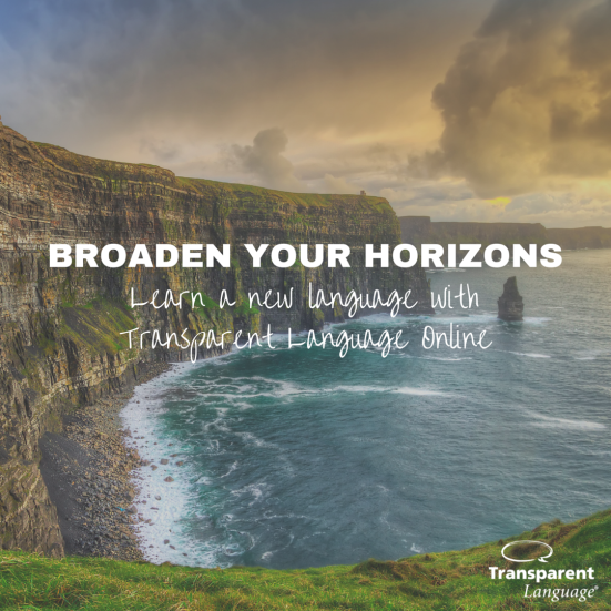 Landskabsbillede med sø og bjerge