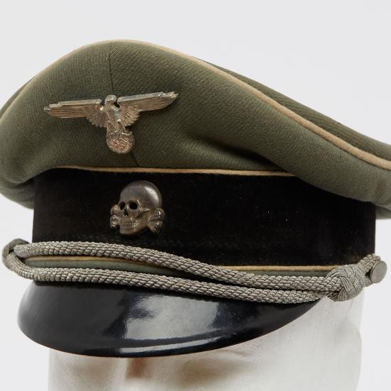 En gammel uniformskasket fro Waffen SS