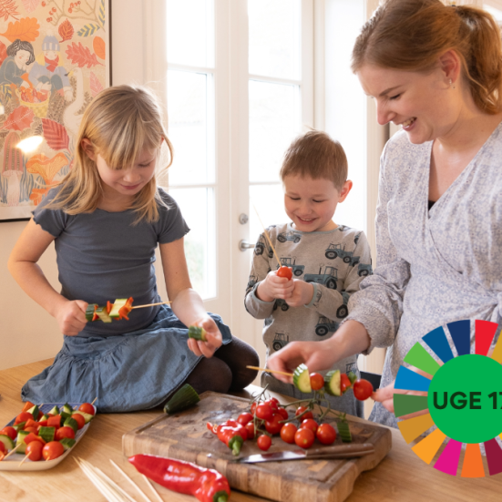 Kristine Melgaard-Mani laver mad med sine børn 