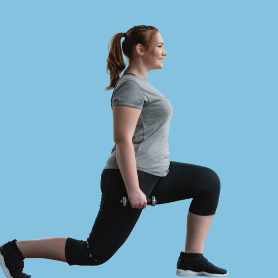 Kvinde der laver lunges