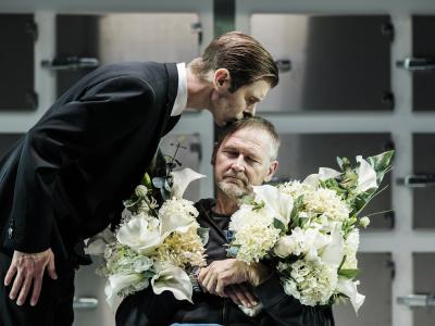 En scene fra forestillingen En lykkelig slutning