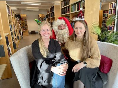 Kristina, Hans og Julie med julet påklædning