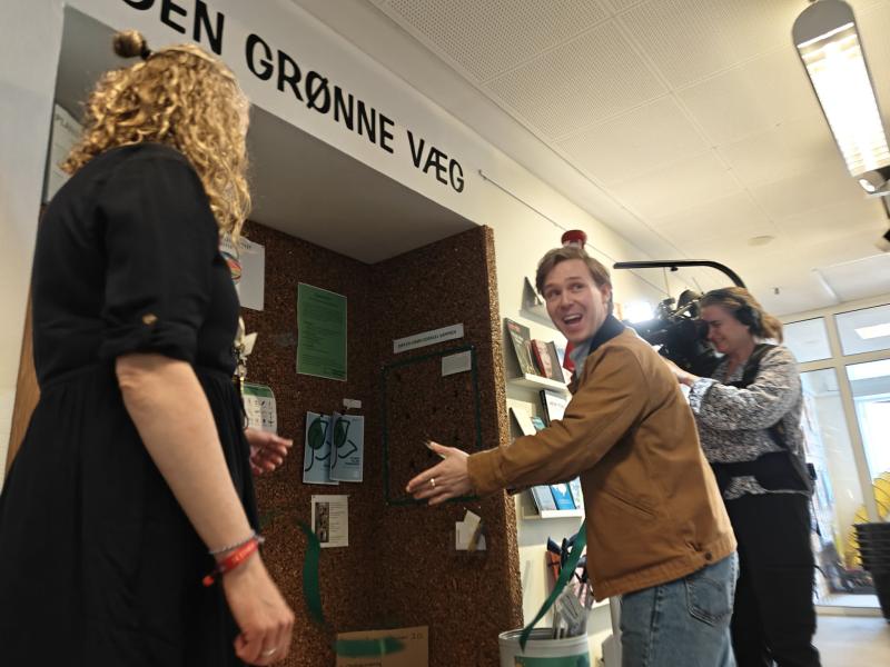 Jamie Volsted klipper snoren til Den Grønne Væg.