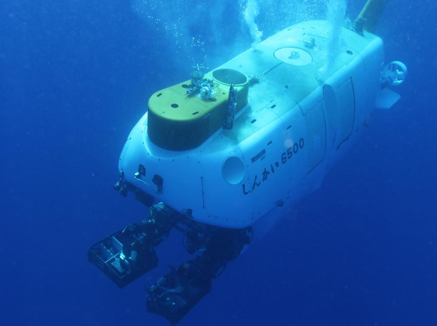 Miniubåd på det dybe hav